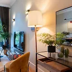 Bmyguest Collection - The Marquis Luxury Garden Appartamento